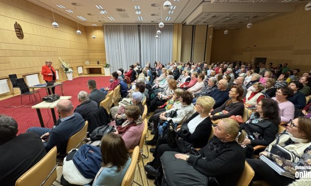 Teltház fogadta Görög Ibolya előadását