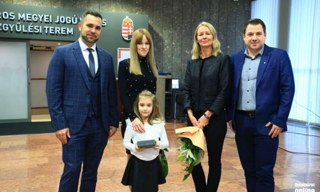 Egykori úszó és elhunyt jégkorongozó érdemelte a Dunaújváros Sportjáért díjat