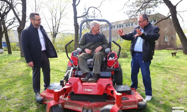 Professzionális fűnyíróval gazdagodtunk