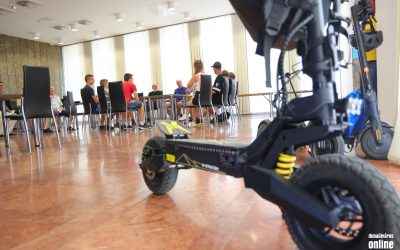 Fő a biztonság: kerekasztal-beszélgetést szerveztek az elektromos rollerezésről
