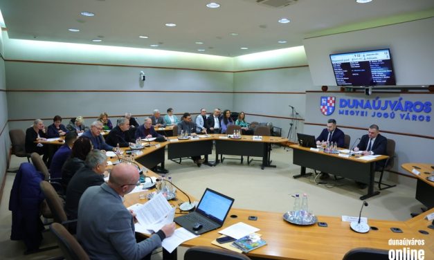 Megválasztották a választási bizottságot, majd esküt is tettek a testület tagjai