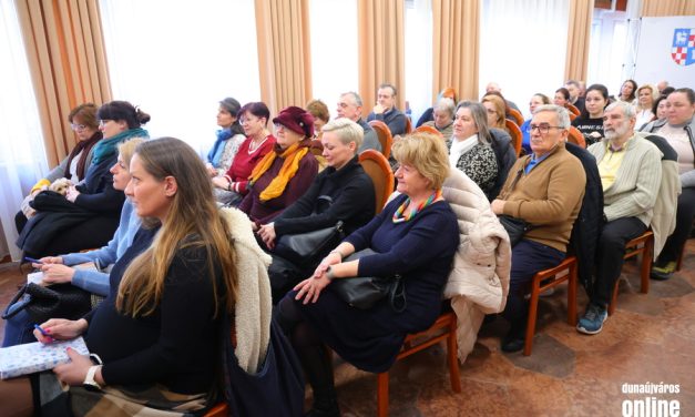 Szociálpolitikai kerekasztal Dunaújvárosban