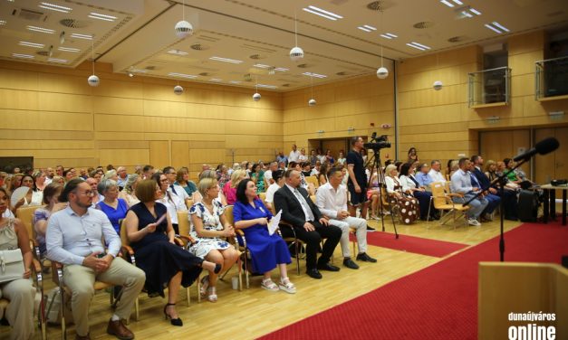 Megható búcsú és rangos kórházi elismerések