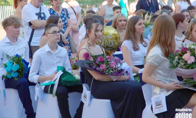 Búcsúztak az általános iskolások is